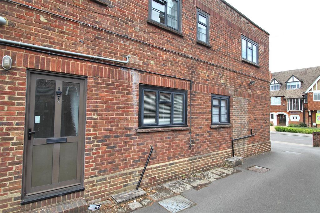 Additional image 11 of 1 bed flat to rentPembroke Road, Sevenoaks TN13