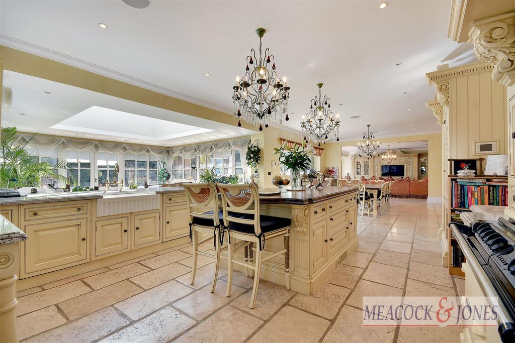 Additional image 7 of 7 bed detached house for saleHutton Mount, Brentwood CM13