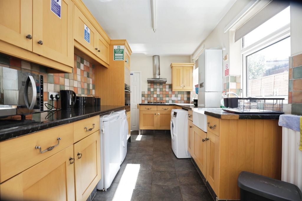 Additional image 2 of 3 bed flat to rentMilitary Road, Northampton NN1