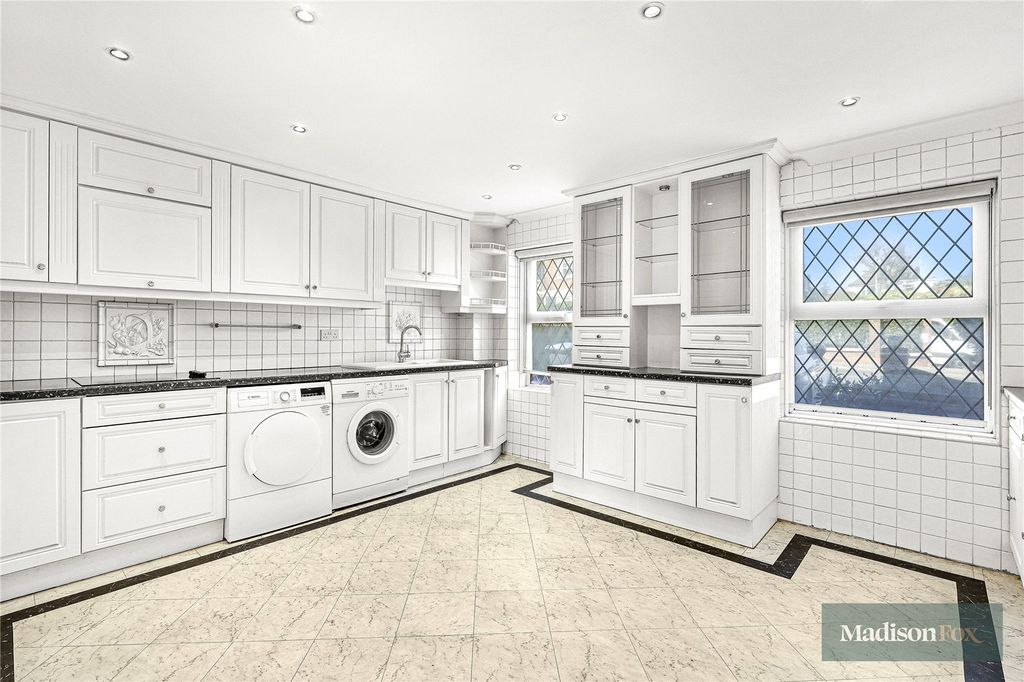 Additional image 10 of 3 bed flat for saleManor Road, Chigwell, Essex IG7