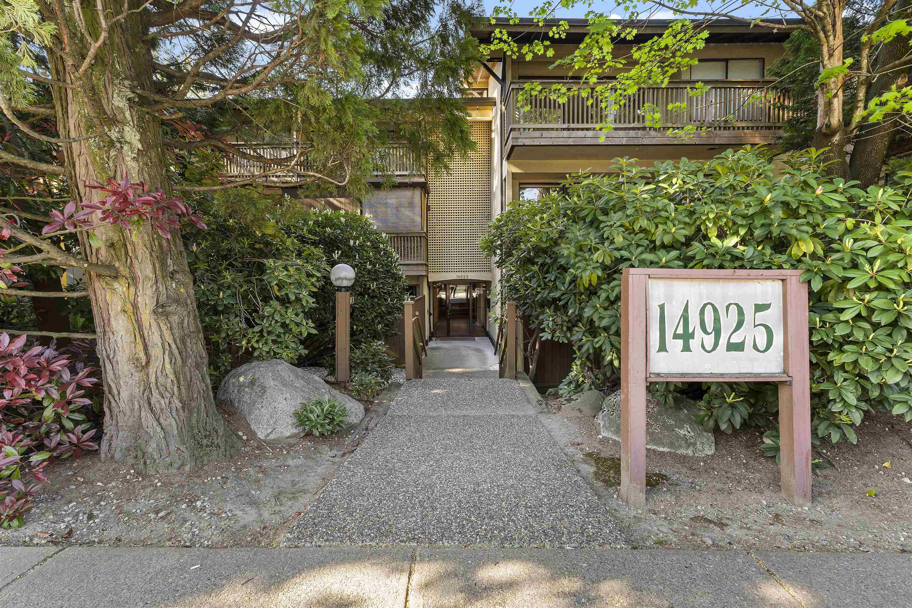 302-14925 100 Avenue, Surrey, BC, V3R 1J6