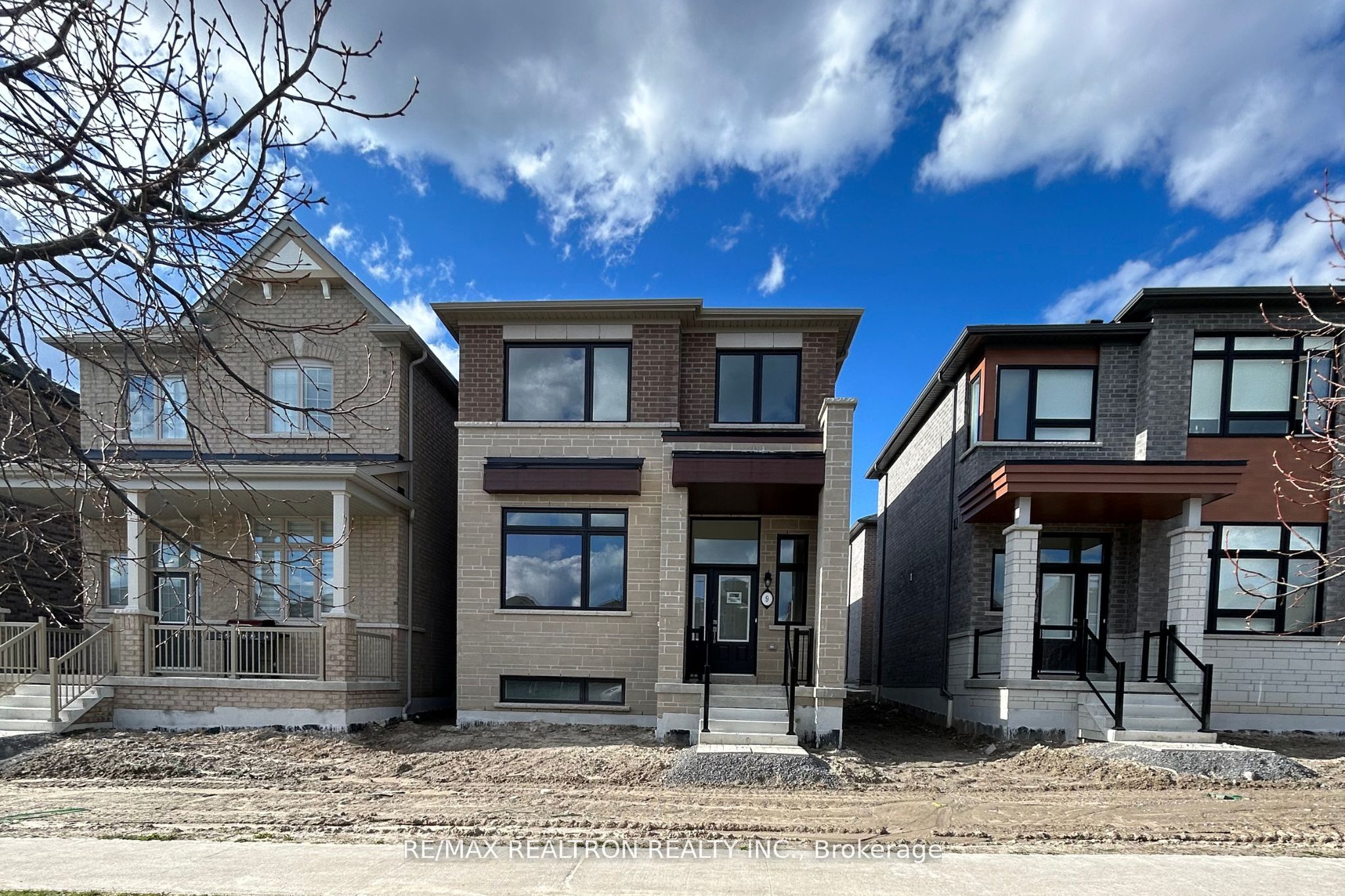 9 Mountainside Crescent, Whitby, ON, L1R 0P5 photo 2