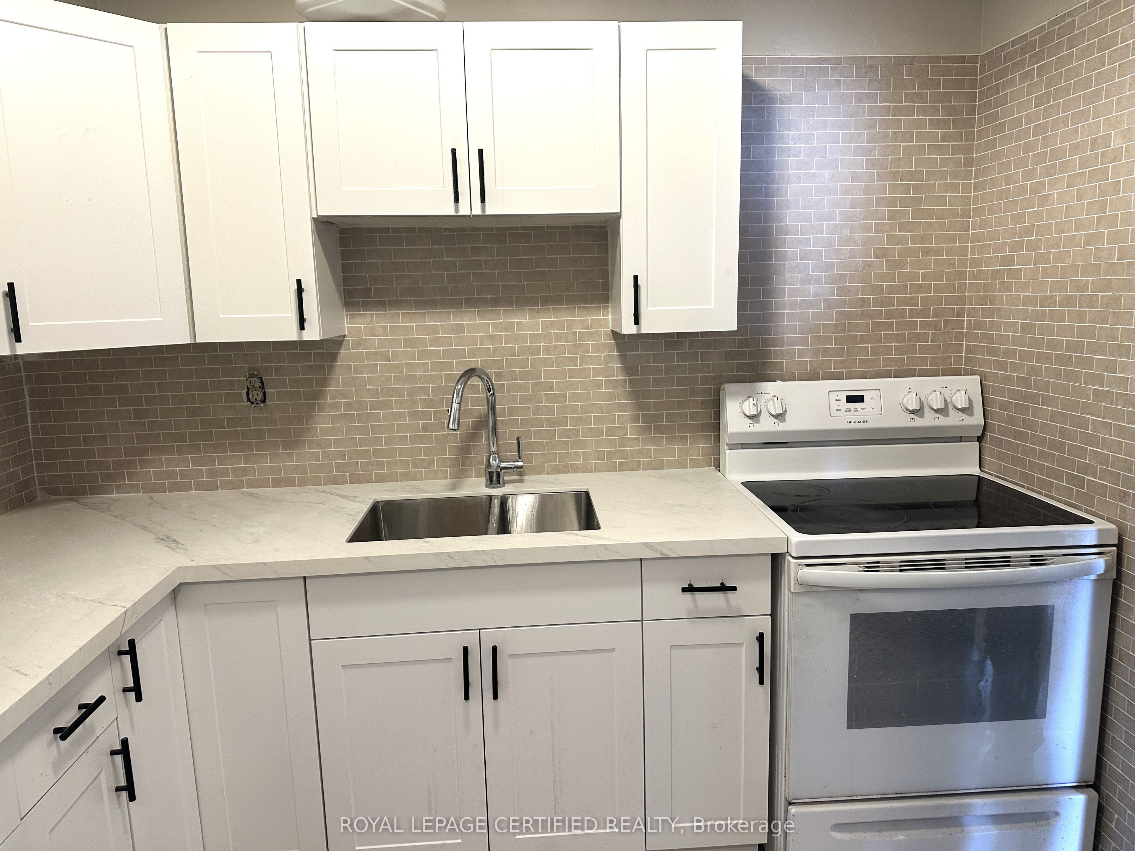 Additional image 4 of 208-380 Dixon Road, Toronto, ON, M9R 1T3
