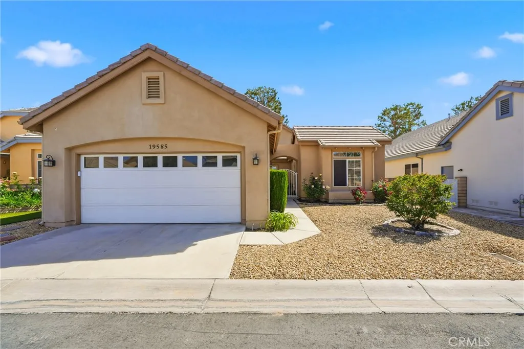 19585 Ironside Dr, Apple Valley, CA 92308 photo 2