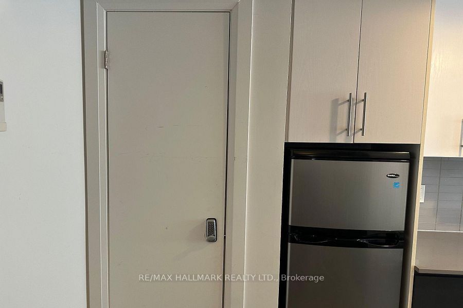 Additional image 5 of 5-595 St Clair Avenue W, Toronto, ON, M6C 1A3