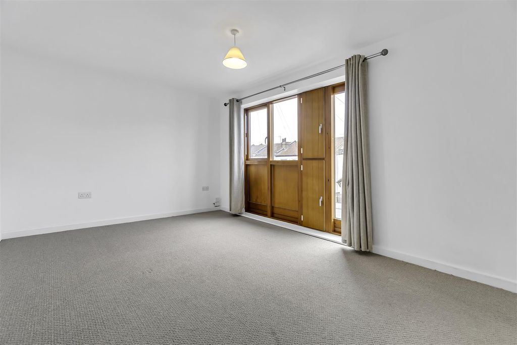 Additional image 13 of 5 bed property to rentSouthmead Road, Westbury-On-Trym, Bristol BS10