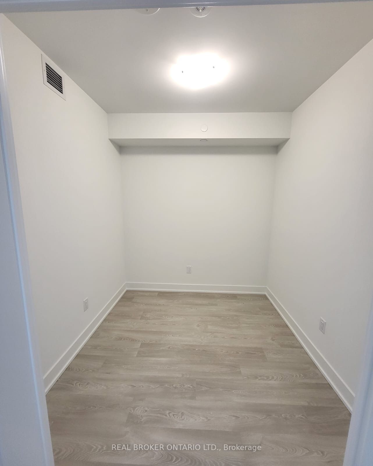 1813-2545 Simcoe Street N, Oshawa, ON, L1L 0W3 photo 2