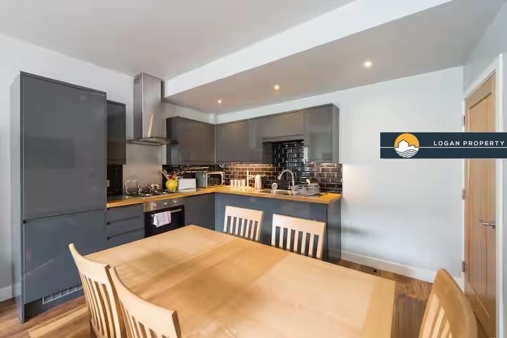 Additional image 2 of 2 bed flat to rentCanongate, Edinburgh EH8