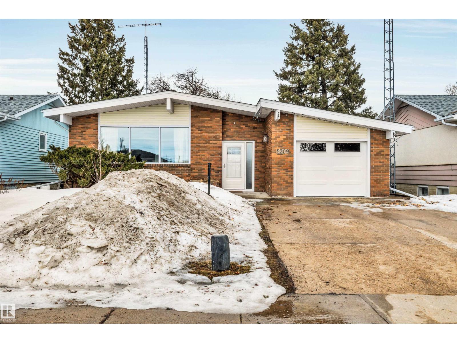 5209 45 AV