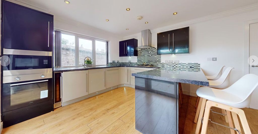 Additional image 7 of 3 bed property to rentEmily Gardens, Plymouth PL4