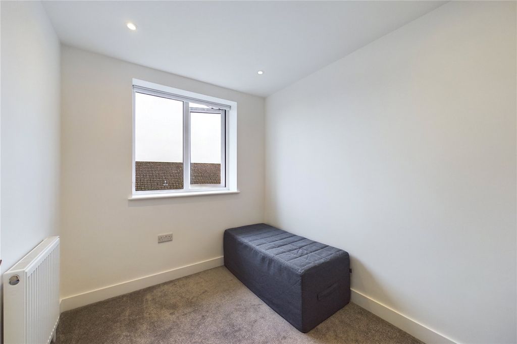 Additional image 12 of 3 bed town house to rentTurnpike Road, Newbury, Berkshire RG14