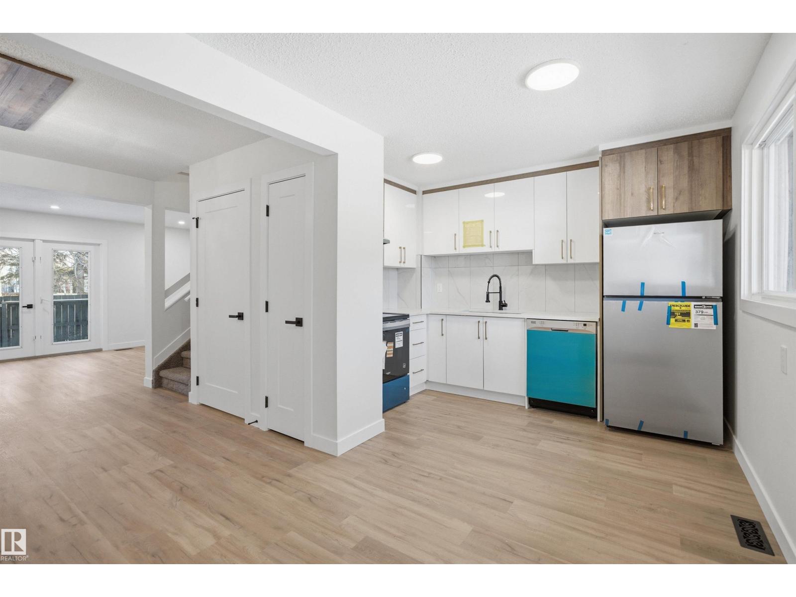 1706 37 Street NW, Edmonton, AB, T6L2R7