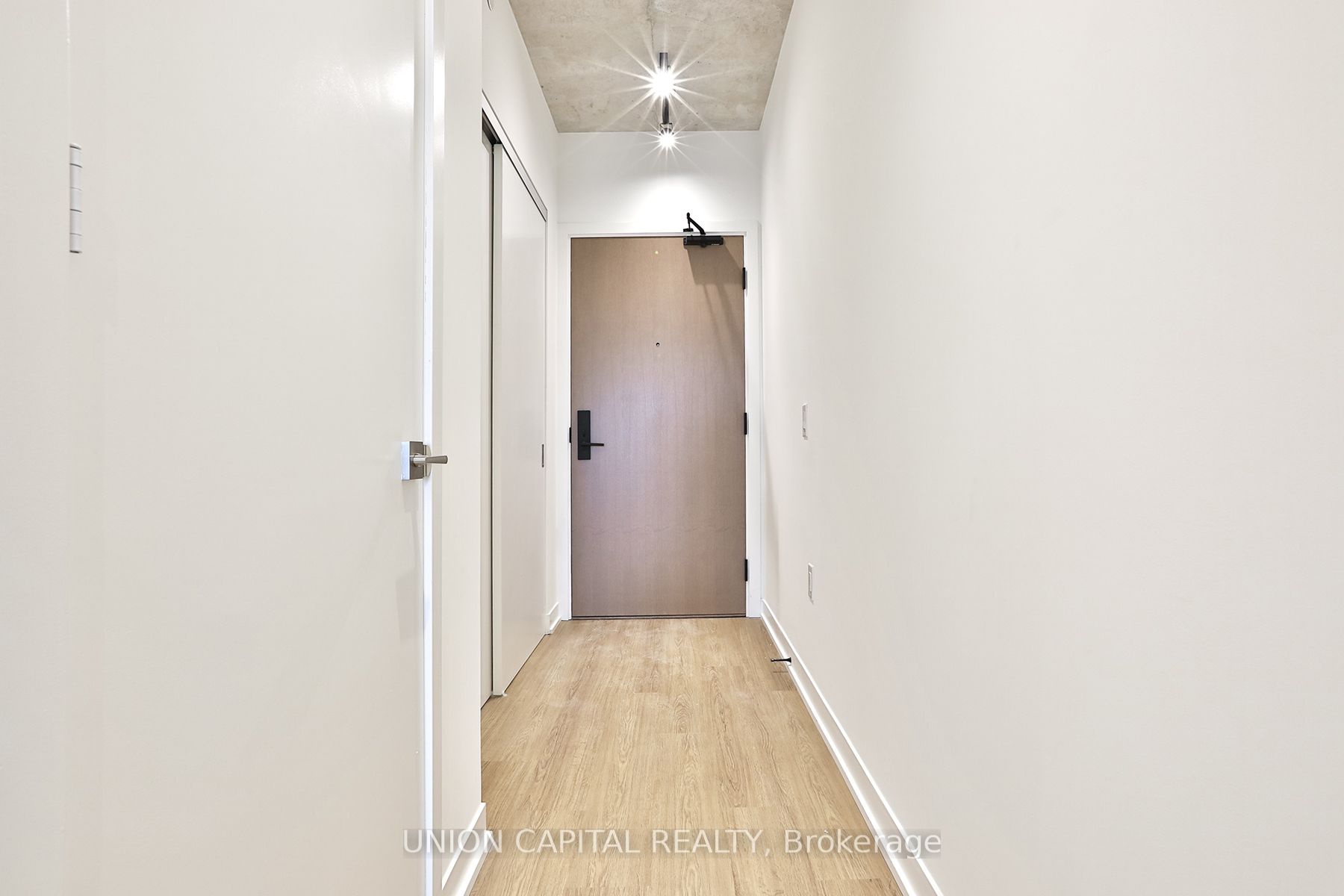 Additional image 3 of 402-195 Mccaul Street, Toronto, ON, M5T 1W6