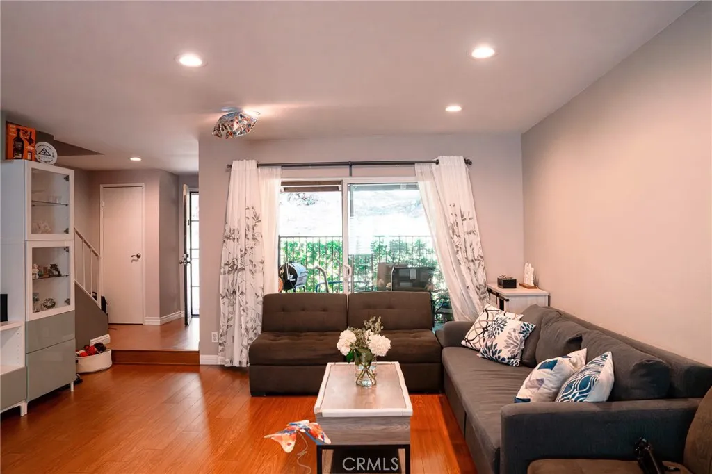 Additional image 30 of 9759 Via Roma, Burbank, CA 91504