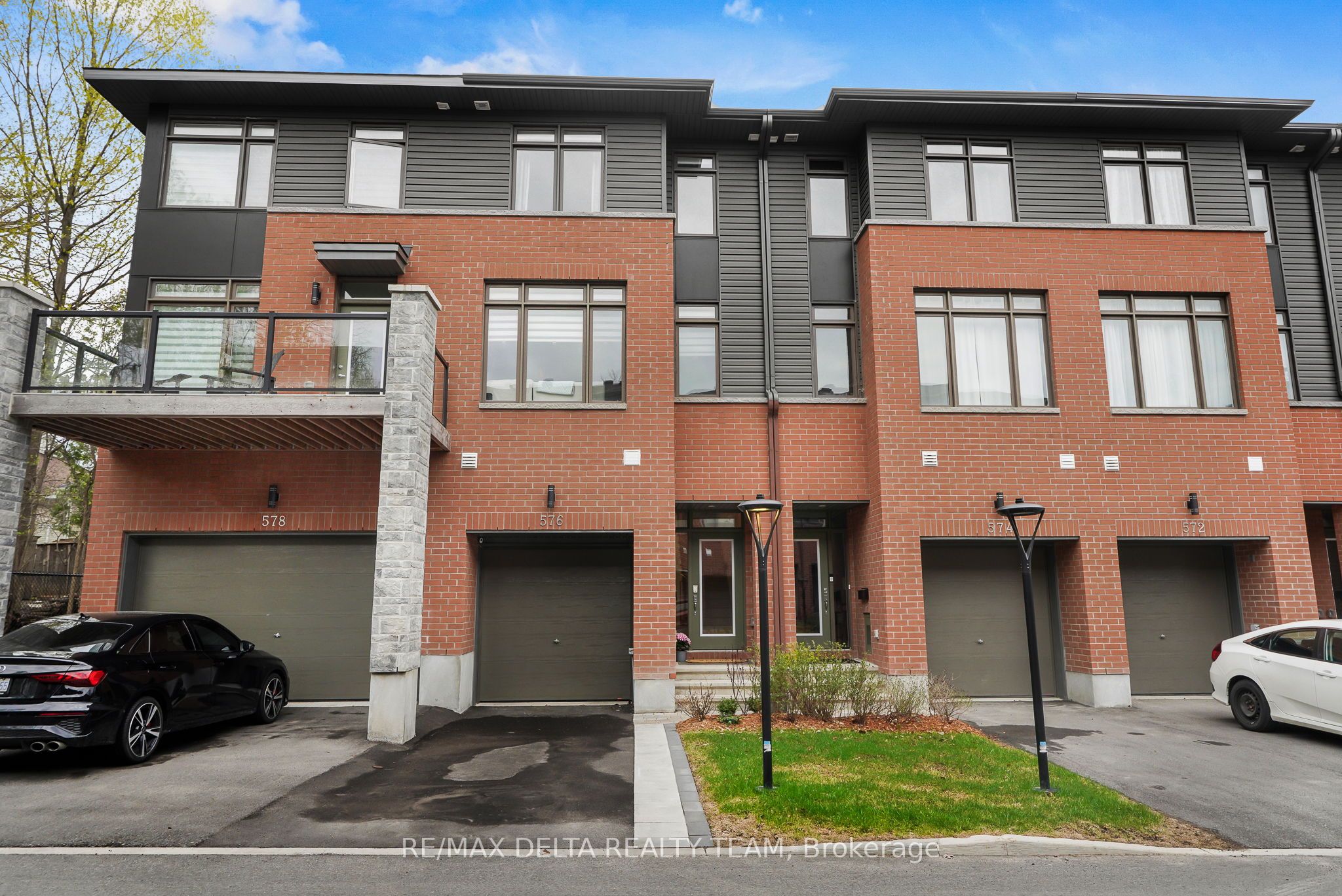 576 Halo Private, Ottawa, ON, K1C 0C7