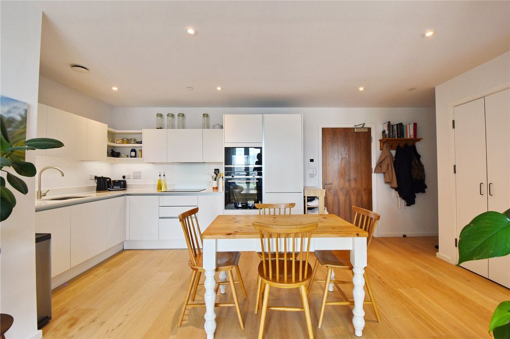 Additional image 6 of 2 bed flat to rentRunway Avenue, Patchway, Bristol, Gloucestershire BS34