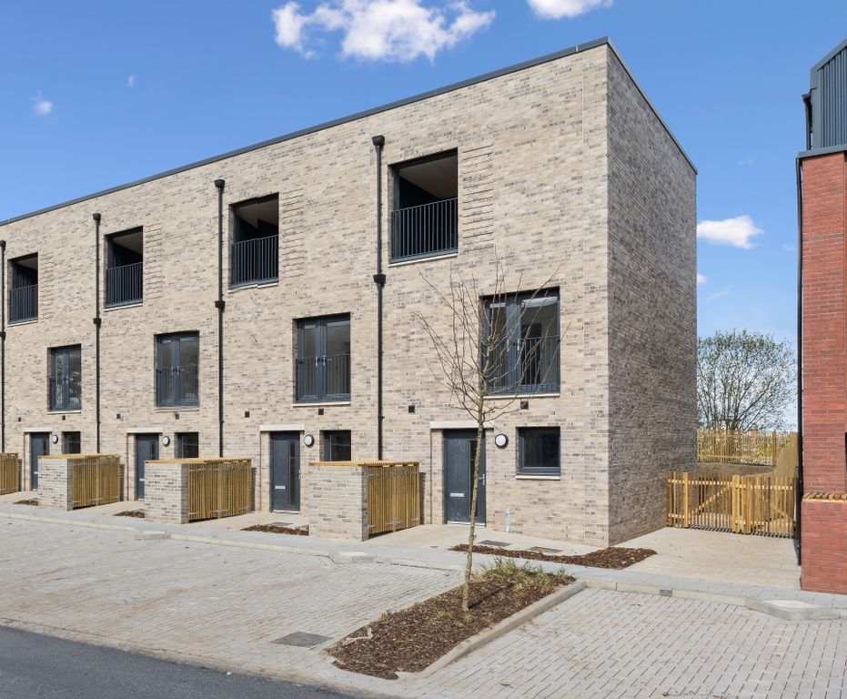 3 bed town house to rentMaltings Wynd, Dundashill, Glasgow G4