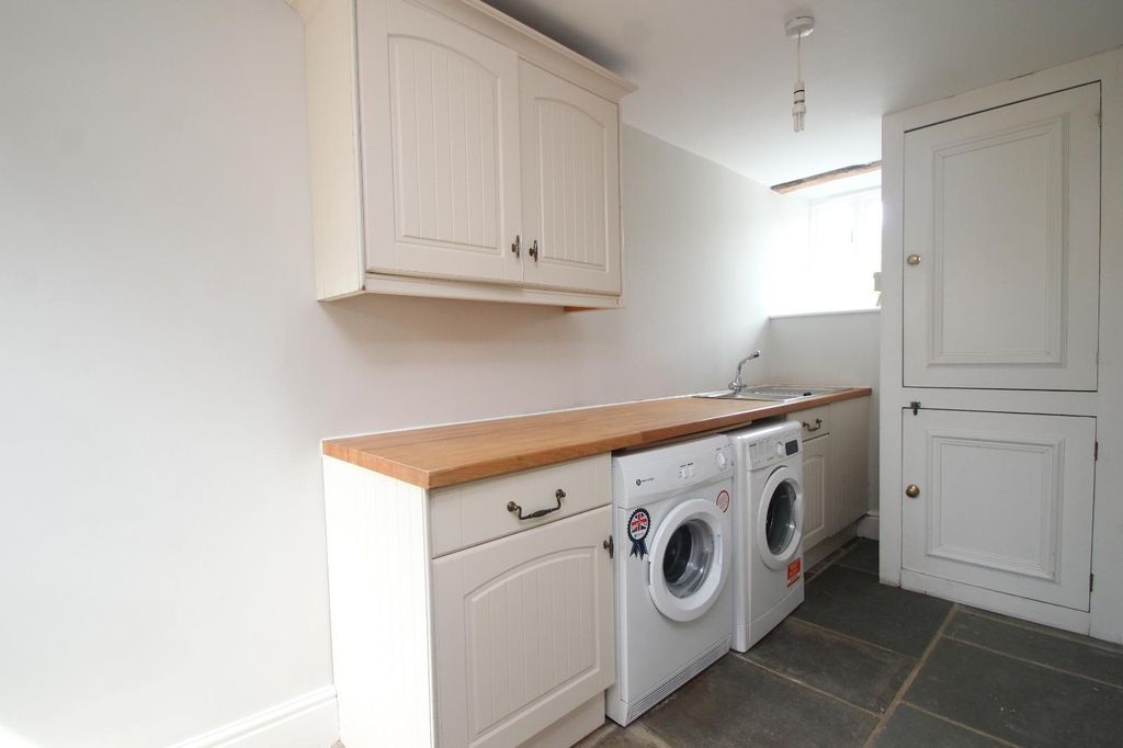 Additional image 12 of 4 bed detached house to rentHarewell Lane, Dacre Banks, Harrogate, North Yorkshire HG3