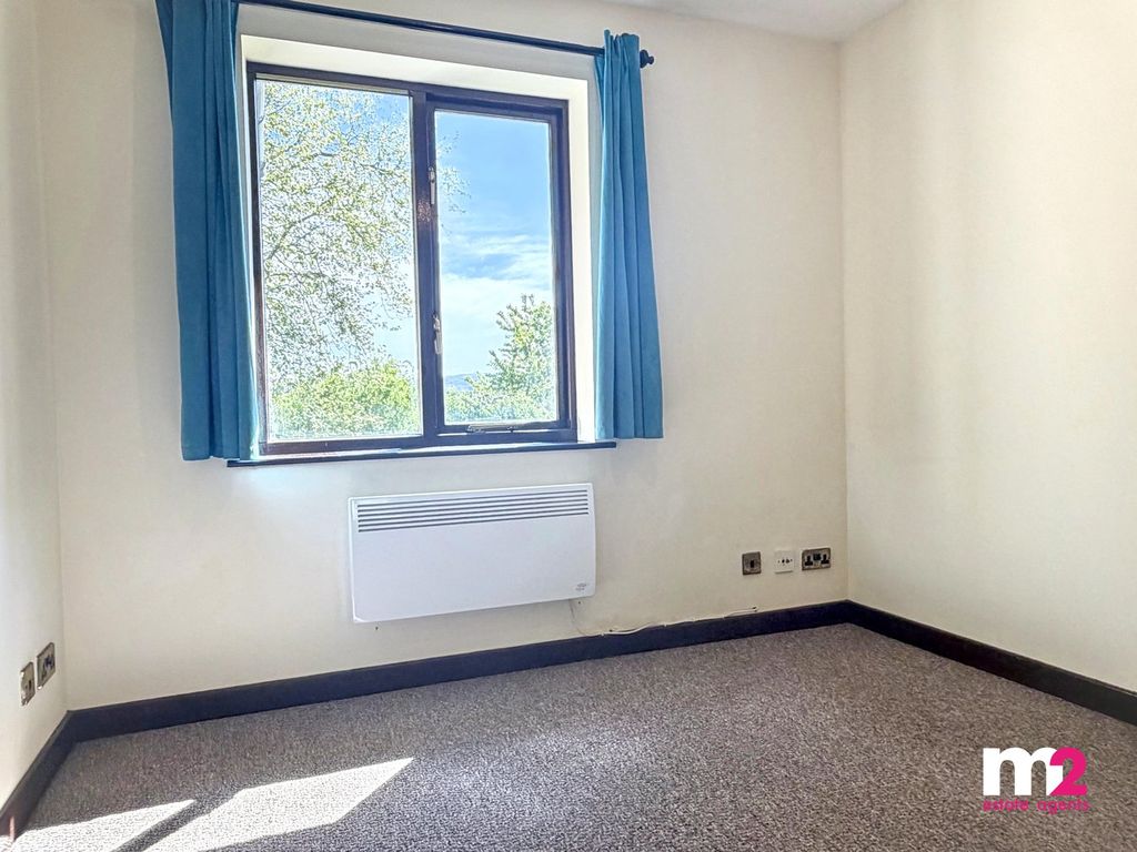 2 bed flat for saleStation Road, Abergavenny NP7 photo 5