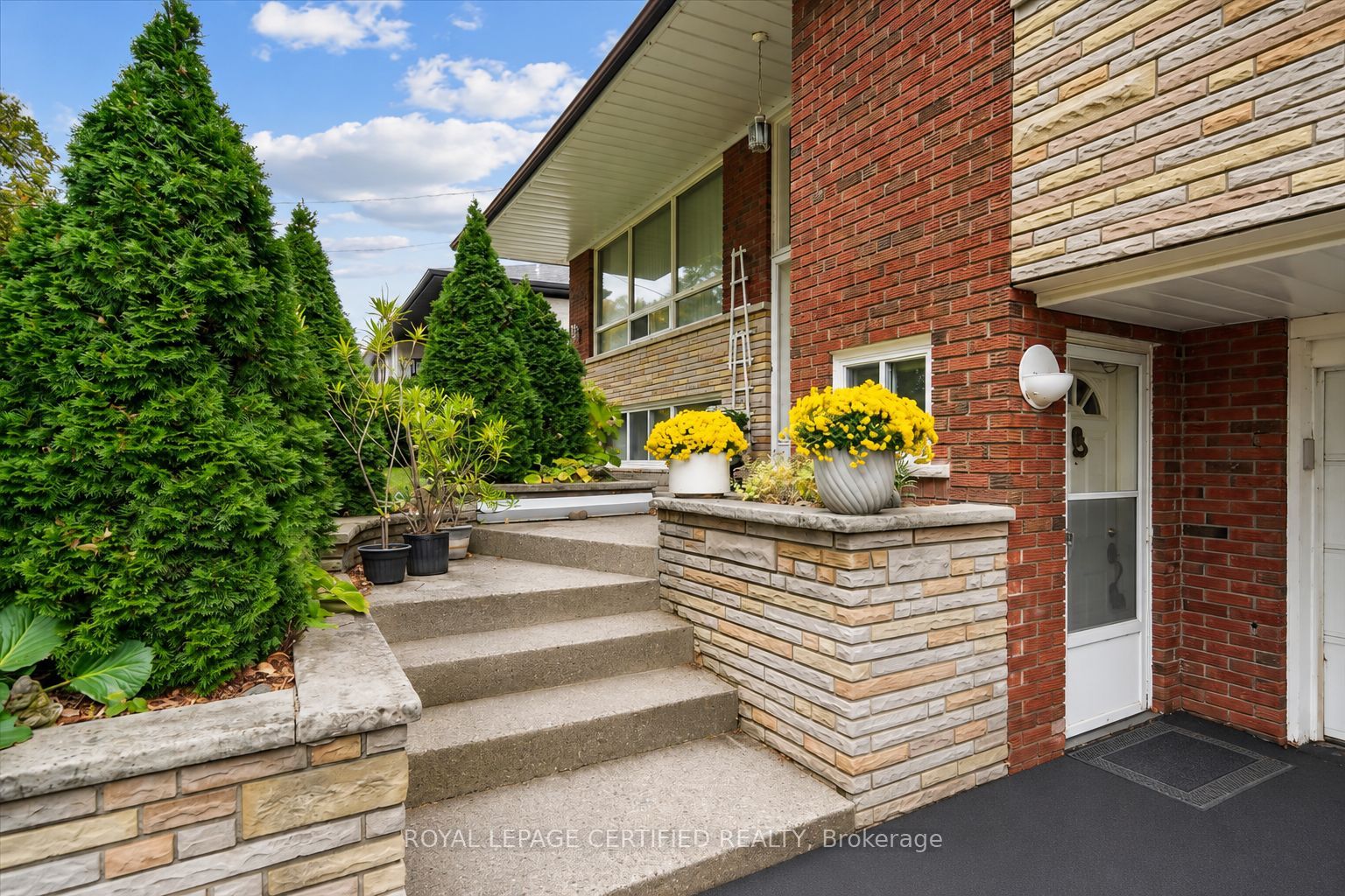 Additional image 4 of 1639 Sunnycove Drive, Mississauga, ON, L4X 1B6