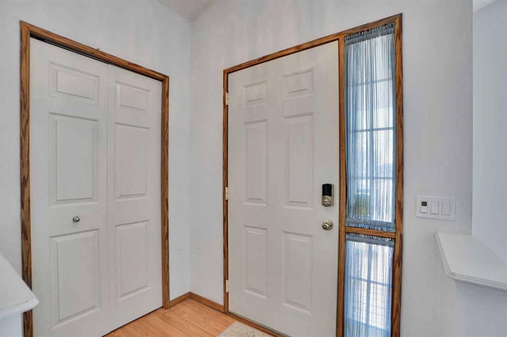 90 Martinridge Crescent NE, Calgary, AB, T3J 3M4 photo 4