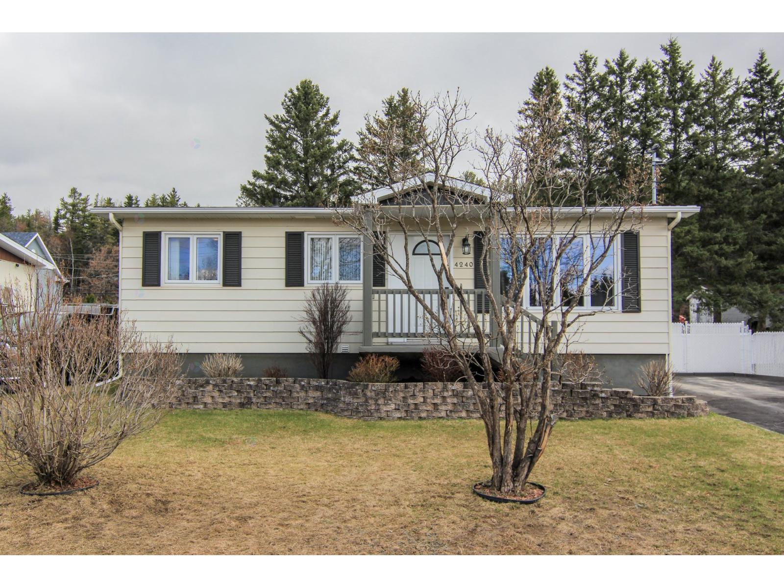 4240 Rue Tremblay