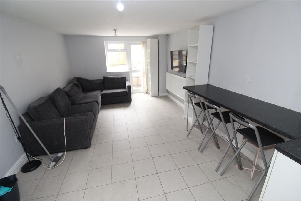 7 bed property to rentHirwain Street, Cathays, Cardiff CF24