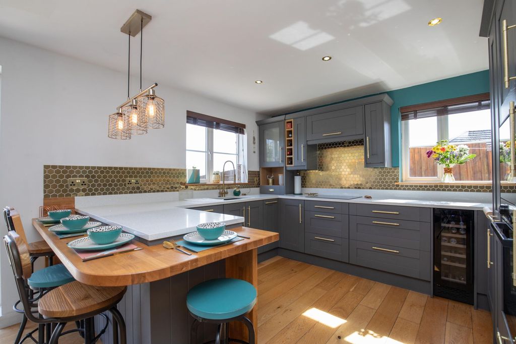 Additional image 2 of 3 bed detached house for saleAfal Sur, Barry CF63