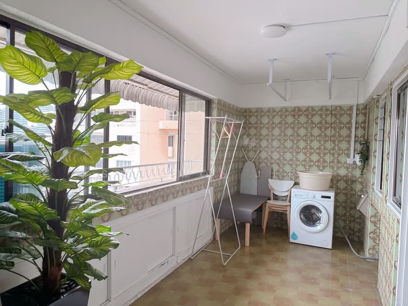 1 Queensway photo 4