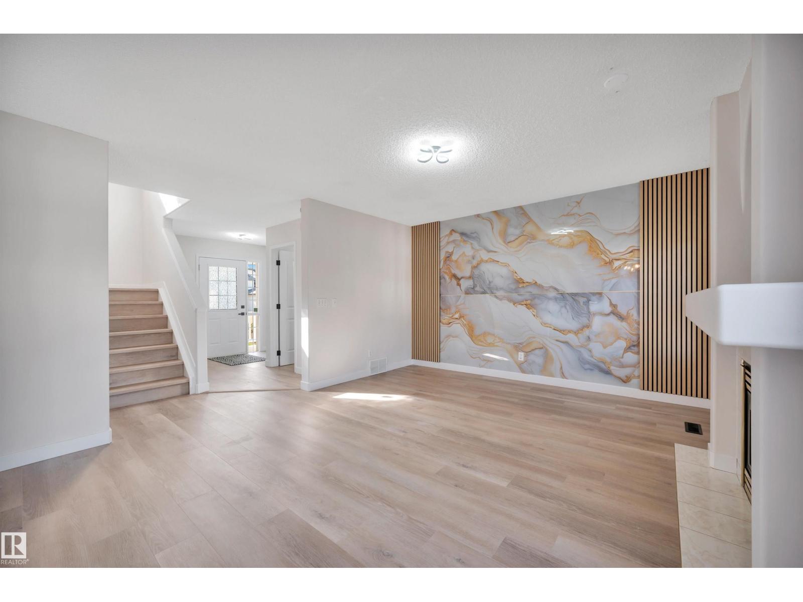 Additional image 5 of 4124 37a Avenue NW, Edmonton, AB, T6L7A1