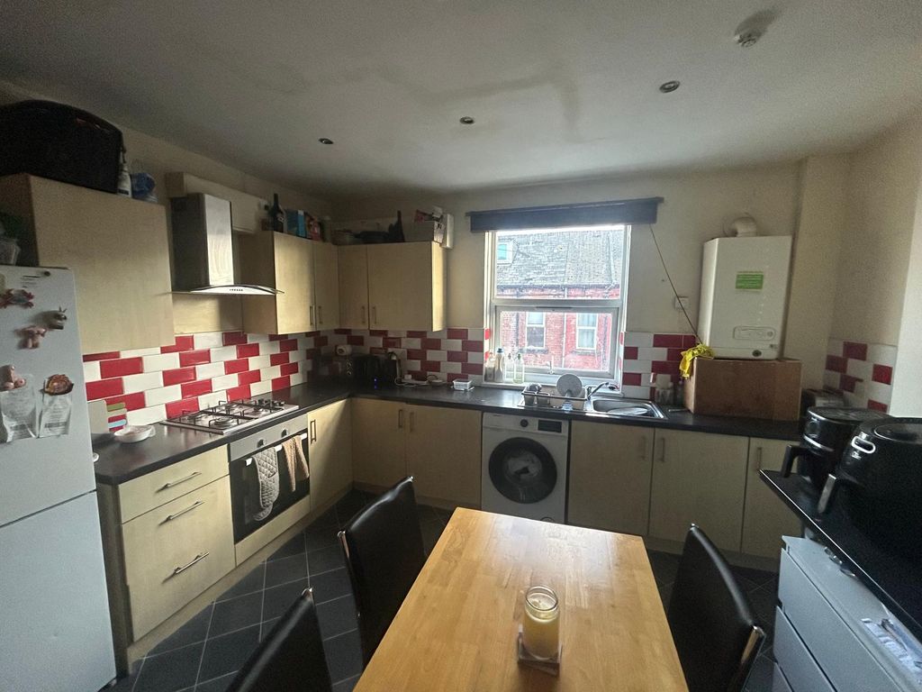 Additional image 2 of 4 bed terraced house to rentHarold Street, Hyde Park, Leeds LS6