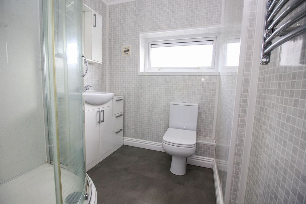 2 bed flat for saleWavell Road, Bitterne SO18 photo 3
