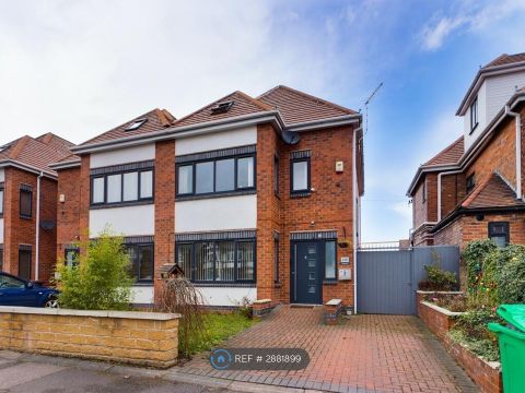 Wollaton Road, Nottingham NG8