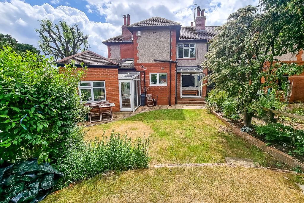 Additional image 21 of 4 bed semi-detached house to rentAlmsford Avenue, Harrogate HG2
