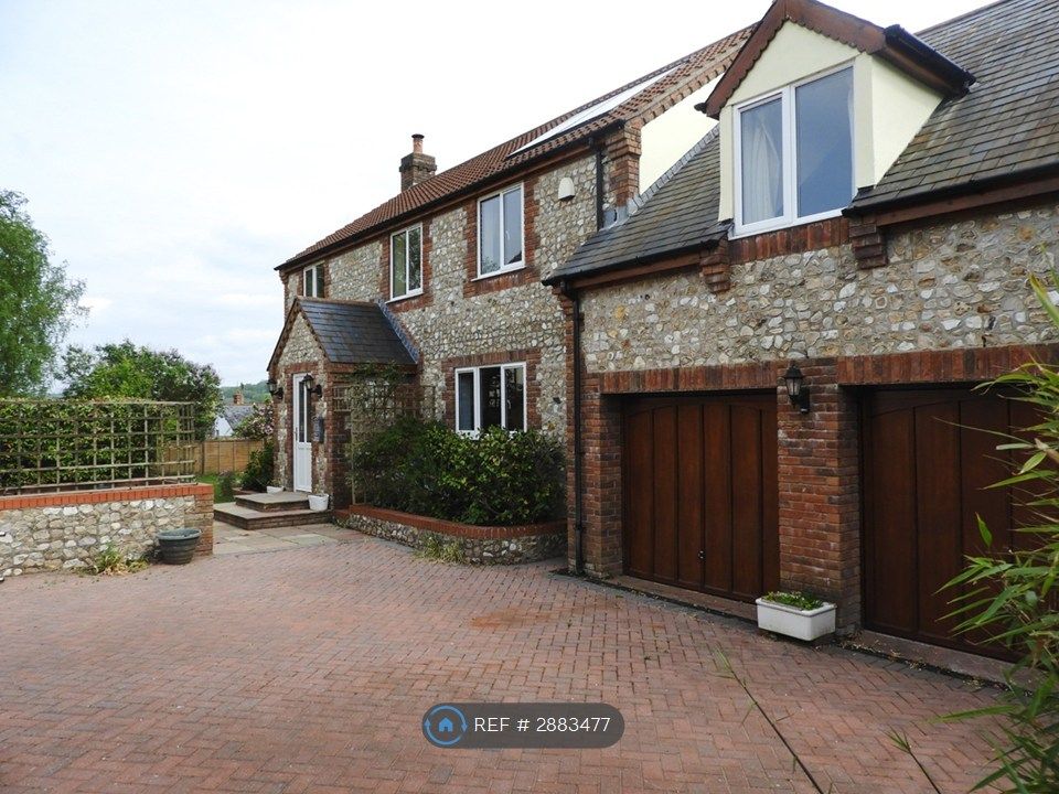 5 bed detached house to rentChurchills Rise, Cullompton EX15