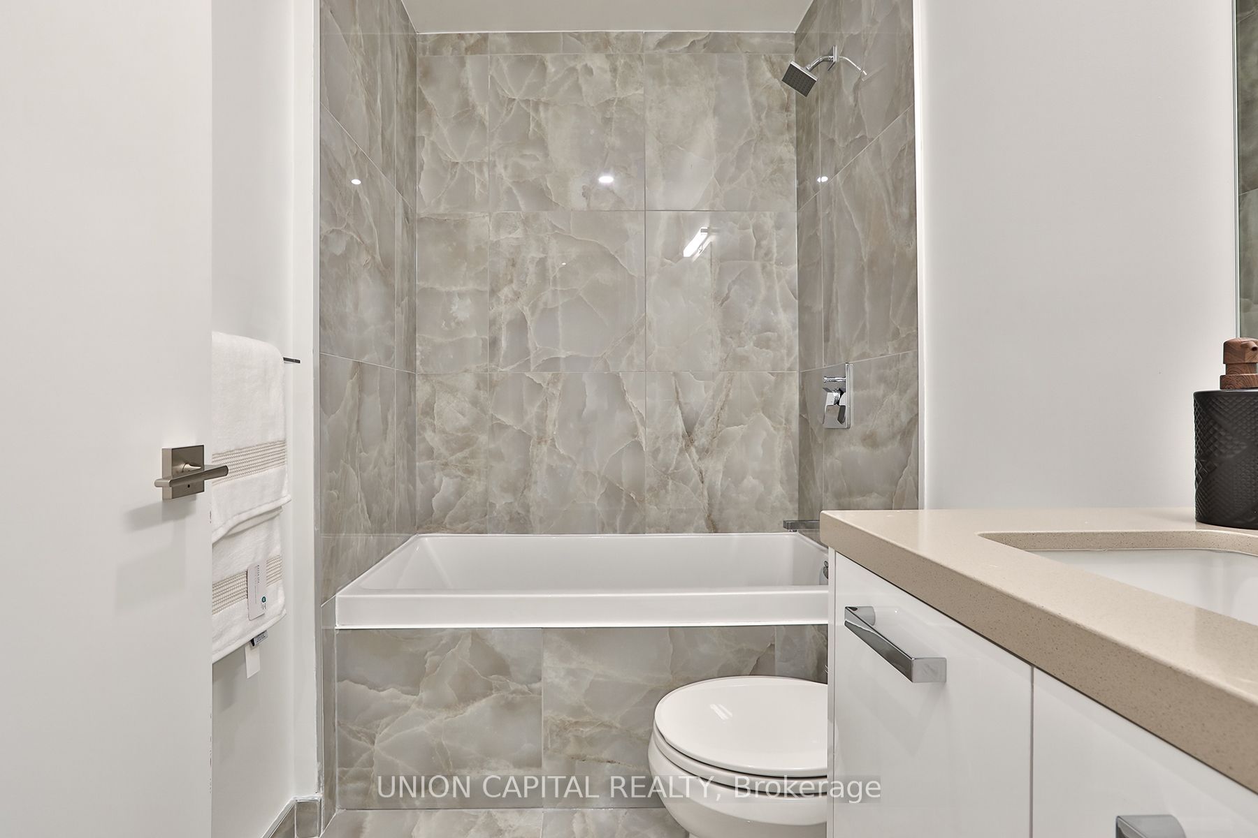 Additional image 4 of 402-195 Mccaul Street, Toronto, ON, M5T 1W6