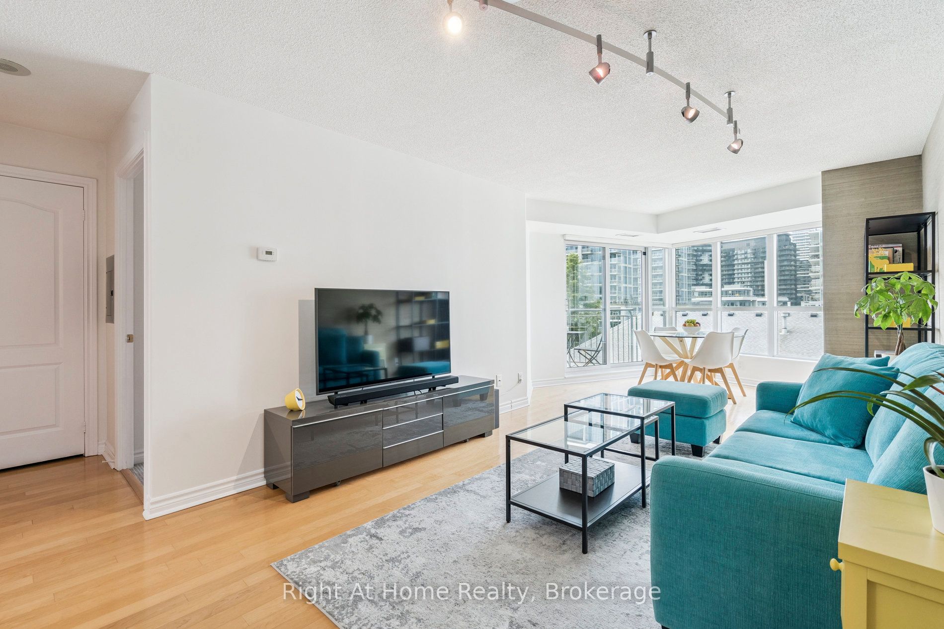 Additional image 3 of 605-2111 Lake Shore Boulevard W, Toronto, ON, M8V 4B2