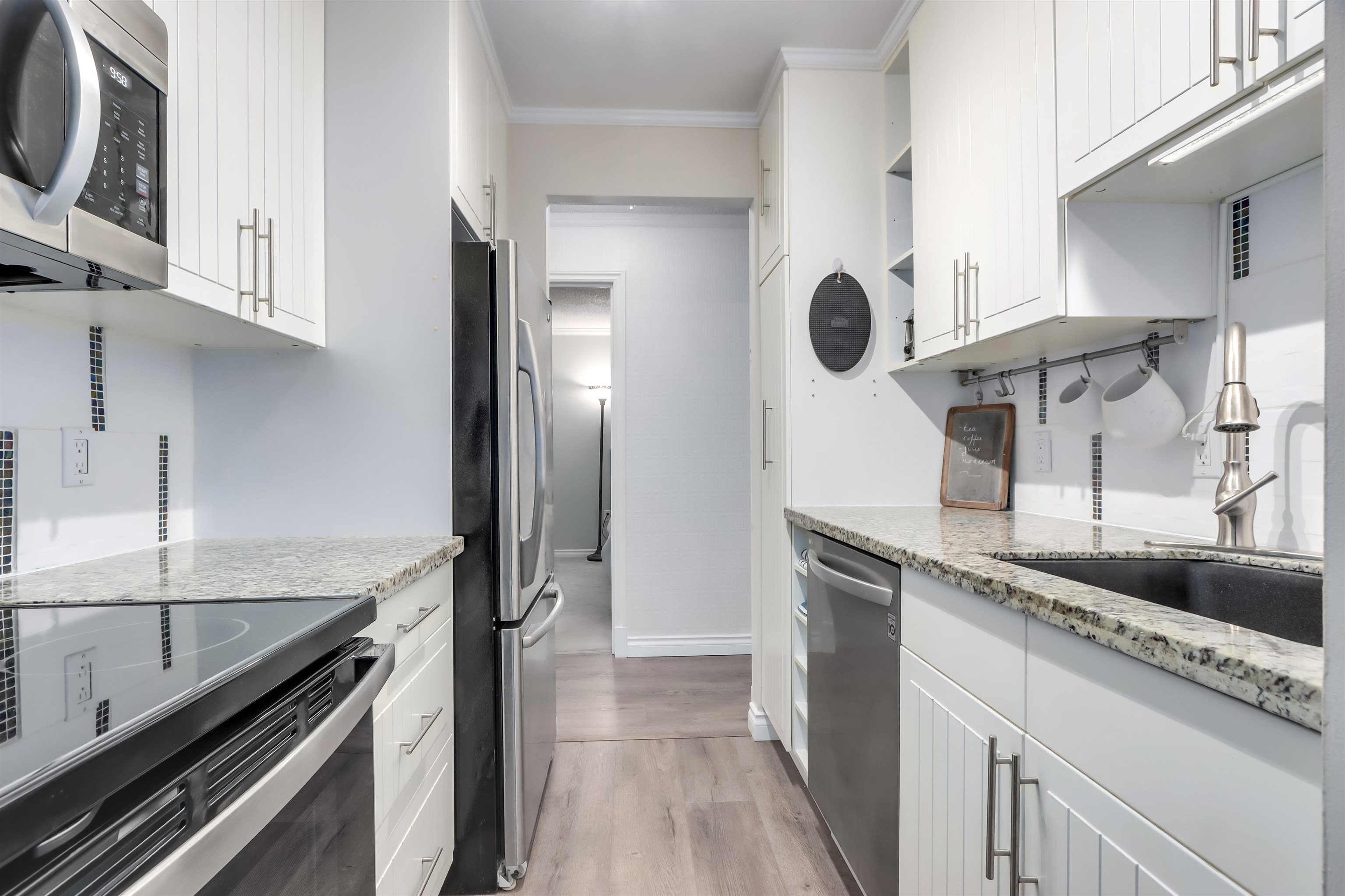 303-2004 Fullerton Avenue, North Vancouver, BC, V7P 3G8