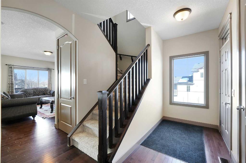 Additional image 4 of 282 Pantego Terrace NW, Calgary, AB, T3K 0K3