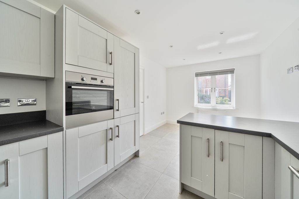 Additional image 3 of 4 bed detached house to rentSid Courtney Road, Tiddington, Stratford-Upon-Avon CV37