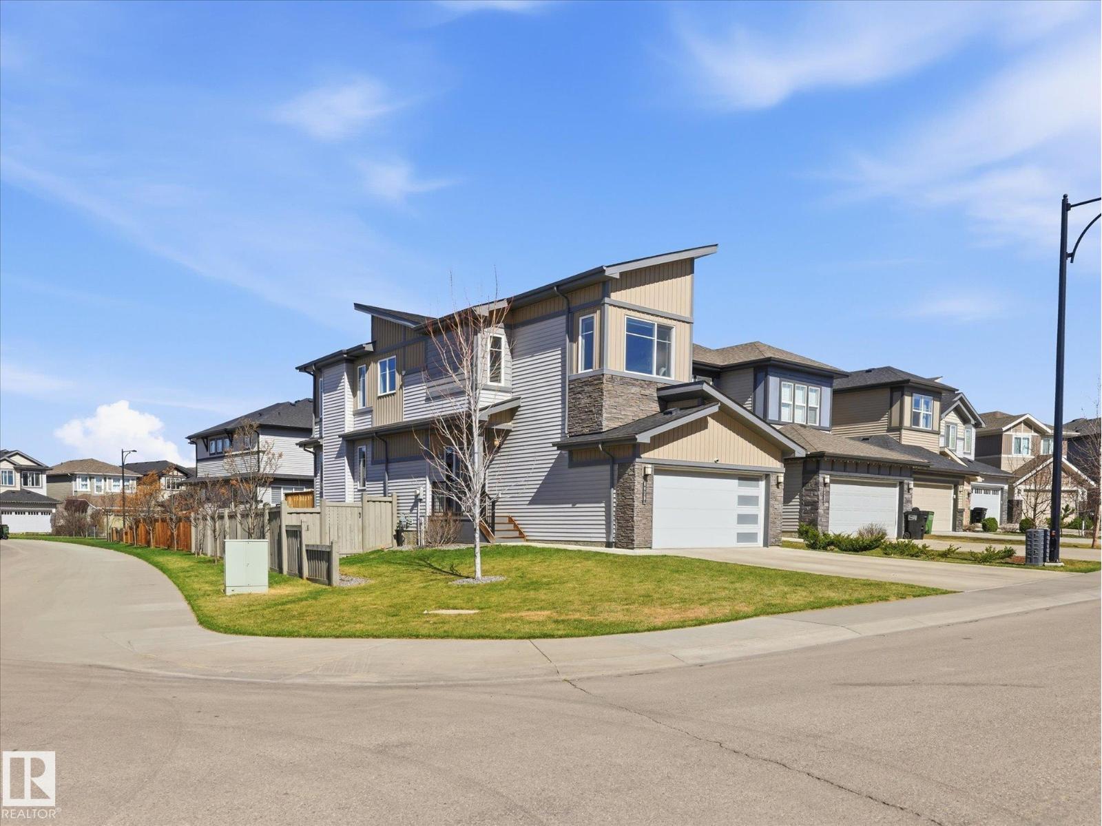 Additional image 2 of 8420 Cushing Court SW, Edmonton, AB, T6W3L3