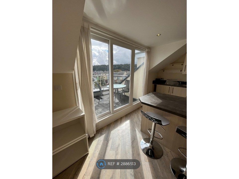 2 bed flat to rentY Bae, Bangor LL57 photo 3