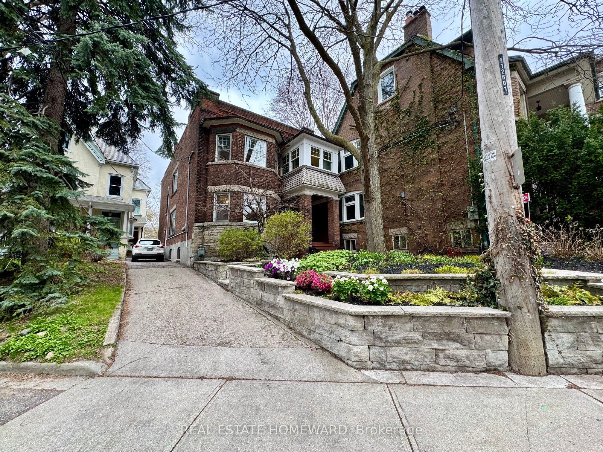92 Indian Road, Toronto, ON, M6R 2V4