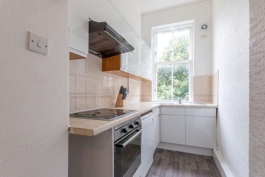 Additional image 3 of 7 bed flat to rentMarchmont Road, Edinburgh EH9