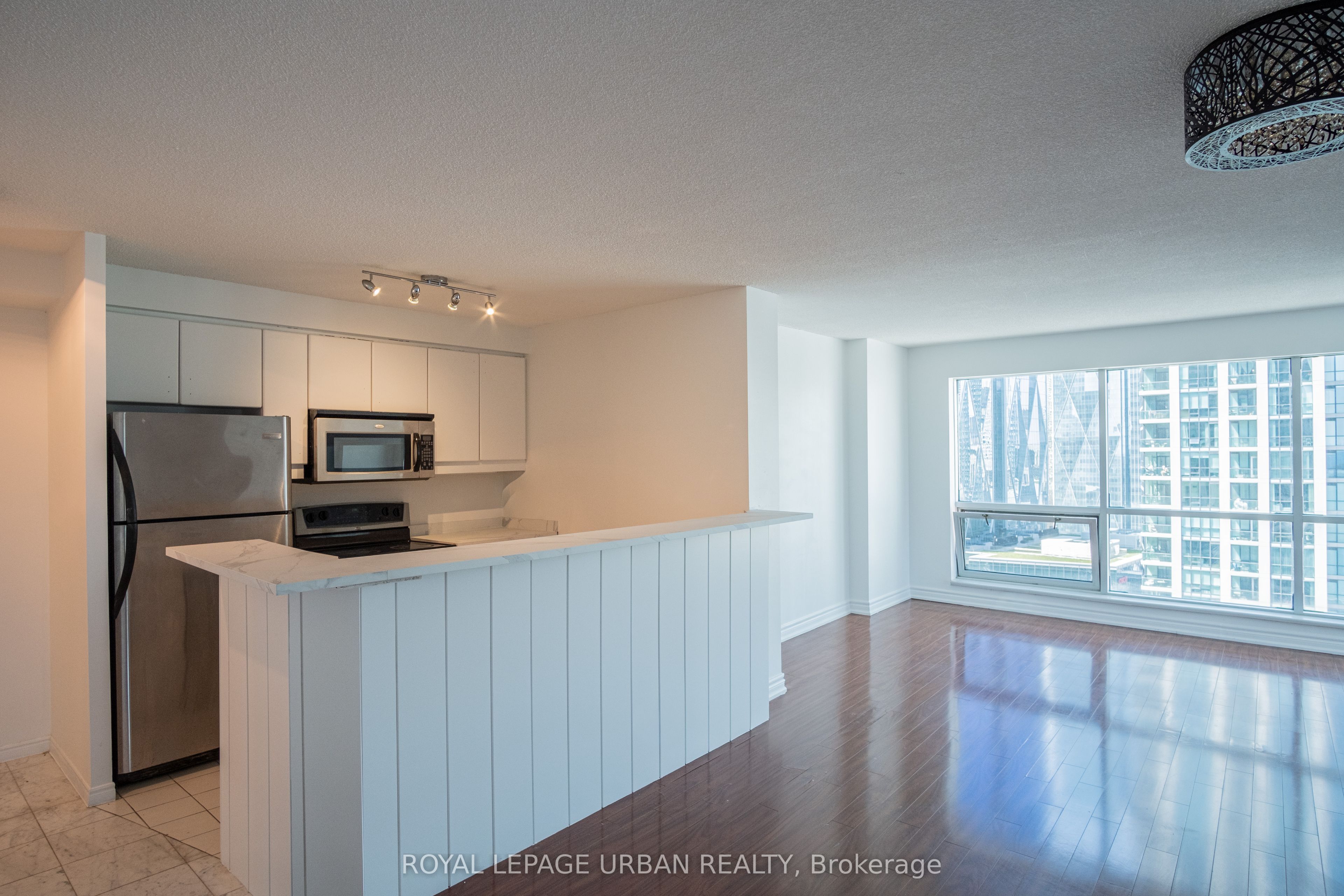 2607-10 Yonge Street, Toronto, ON, M5E 1R4