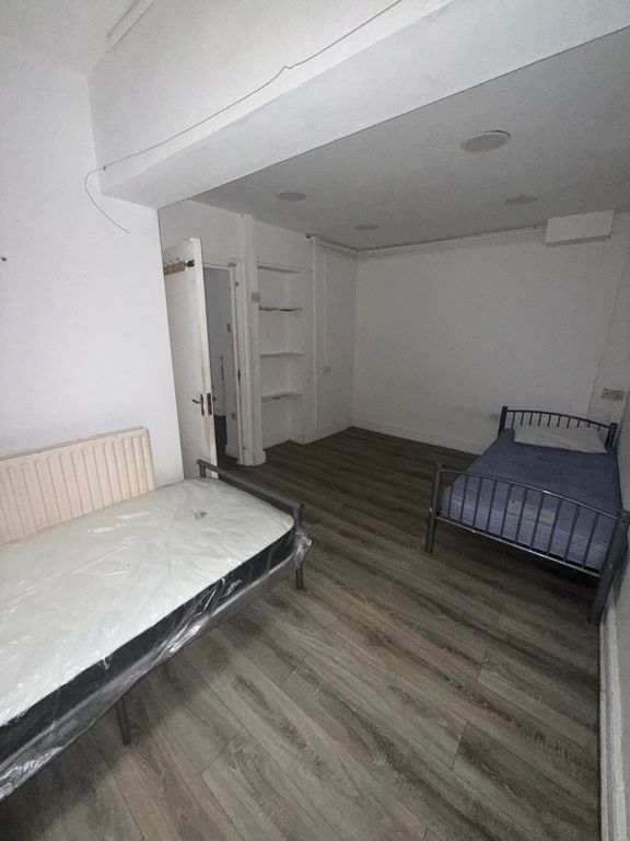 1 bed flat to rentIlford IG1 photo 2