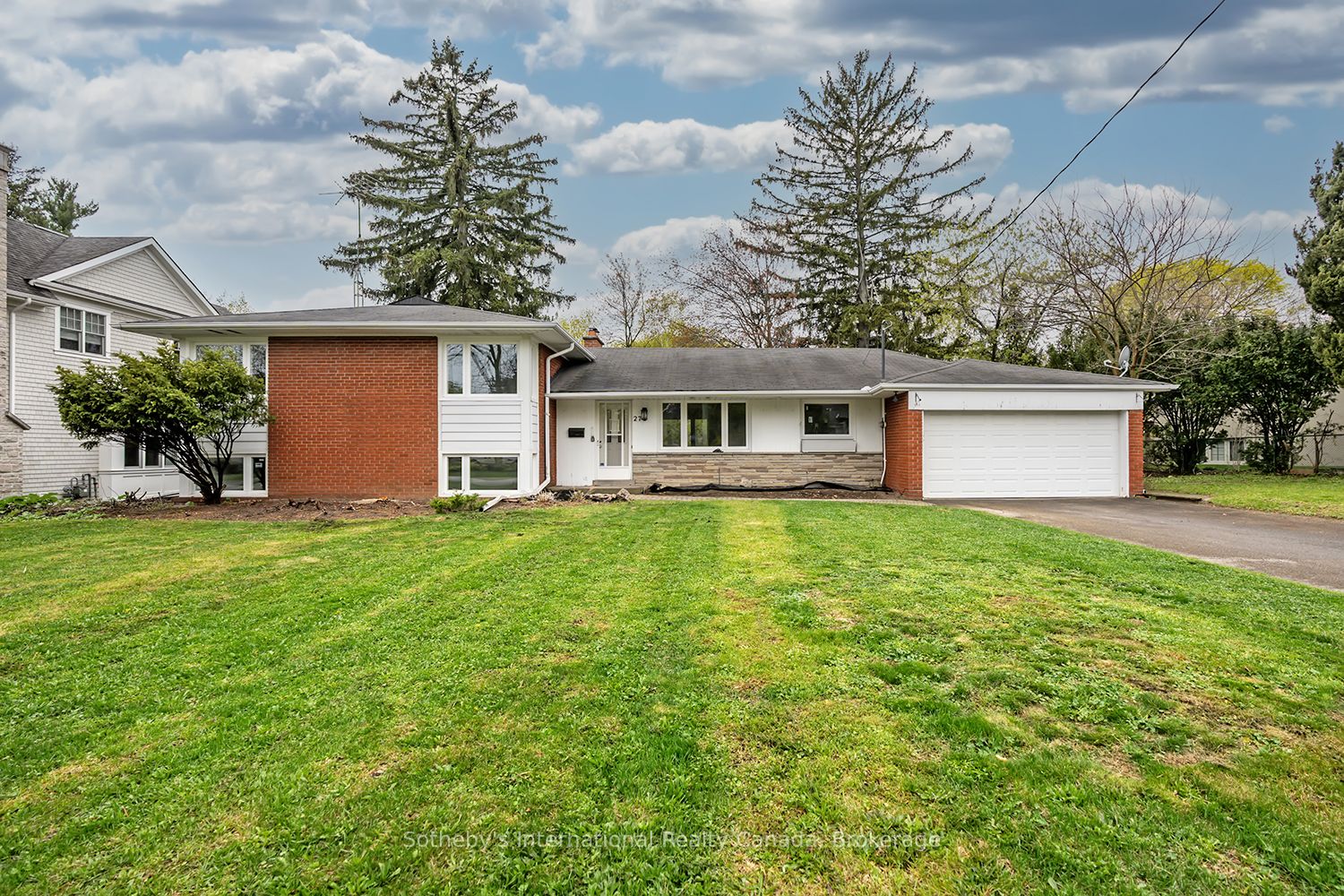 272 Pinehurst Drive, Oakville, ON, L6J 4X3