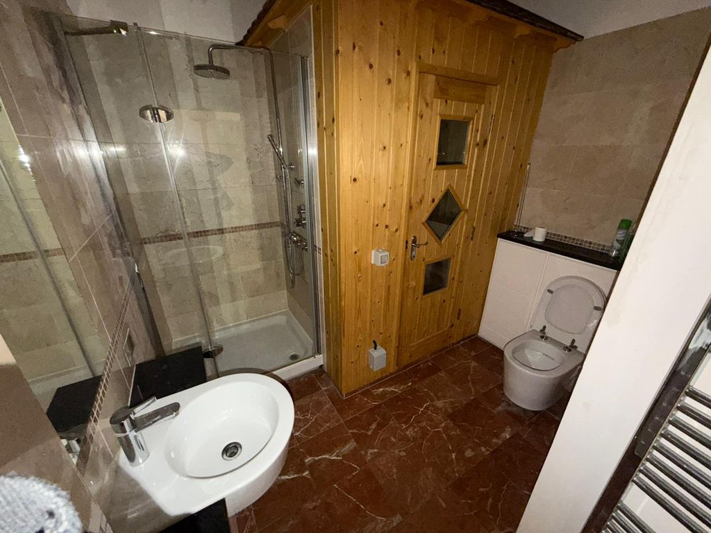 Additional image 16 of 2 bed flat to rentEdith Murphy Close, Leicester LE4