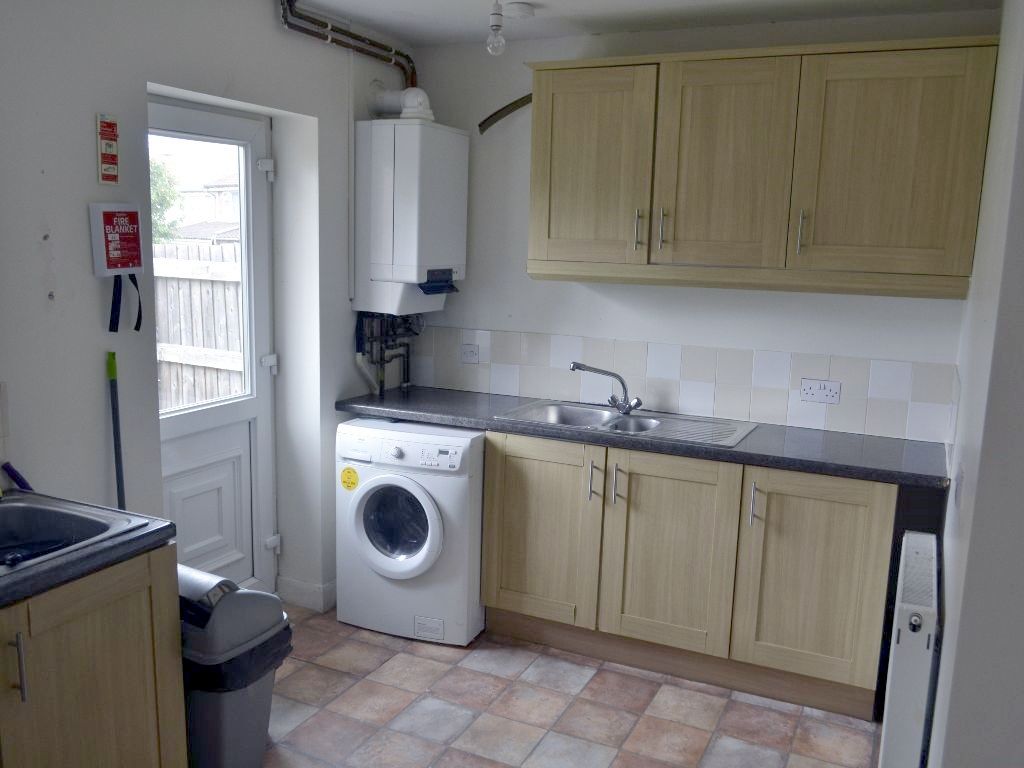 Additional image 5 of 6 bed semi-detached house to rentSouthlea Avenue, Leamington Spa CV31