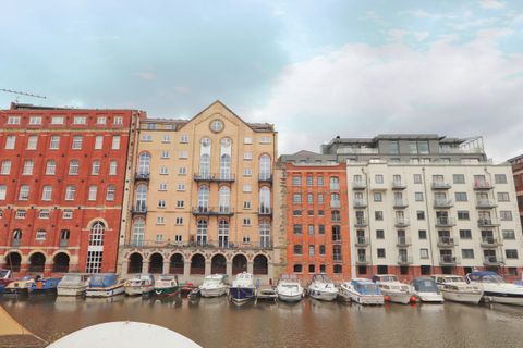 The Mill House, Ferry Street, Bristol BS1, Studio to rent